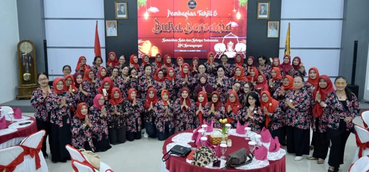 Komunitas Kain Kebaya Indonesia Bagikan Takjil dan Gelar Buka Bersama