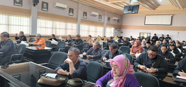 Rapat Dinas Lengkap Jajaran Pemerintah Kabupaten Karanganyar Bahas Persiapan Idulfitri dan Efisiensi Anggaran