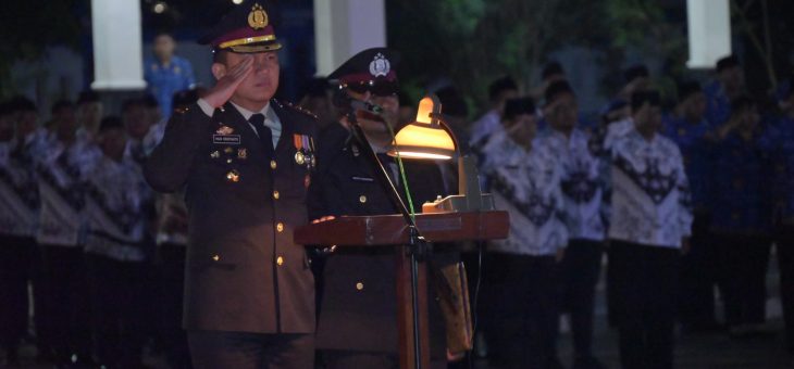 Kapolres Karanganyar Pimpin Apel Kehormatan dan Renungan Suci HUT ke-80 RI