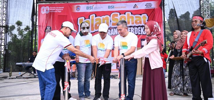 Wabup Karanganyar Hadiri Jalan Sehat Karang Merdeka dan Resmikan UMKM Kuliner Watu Gambir Park