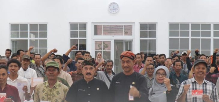 Pemerintah Kabupaten Karanganyar Serahkan Hibah Peternakan Tahap I Tahun 2025