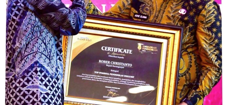 Bupati Karanganyar Terima Penghargaan Top Pembina Pendidikan Inklusif