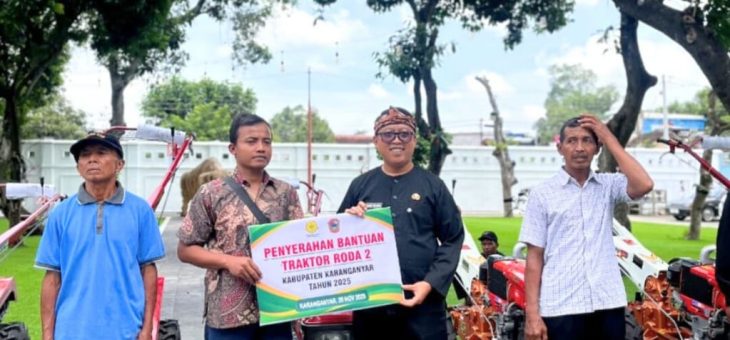 Penyerahan Bantuan Alsintan dan Peternakan untuk Kelompok Tani Karanganyar