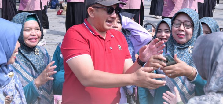 Bupati Karanganyar Hadiri Senam Sehat Indonesia dan Fun Aerobic HUT ke-80 PGRI di Kebakkramat