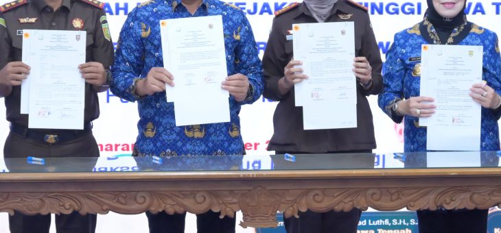 Bupati Karanganyar Tandatangani Perjanjian Kerja Sama Implementasi Pidana Kerja Sosial Bersama Kejaksaan se-Jawa Tengah