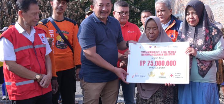 Bupati Karanganyar Serahkan Bantuan RTLH Rp75 Juta untuk Korban Kebakaran di Gondangrejo