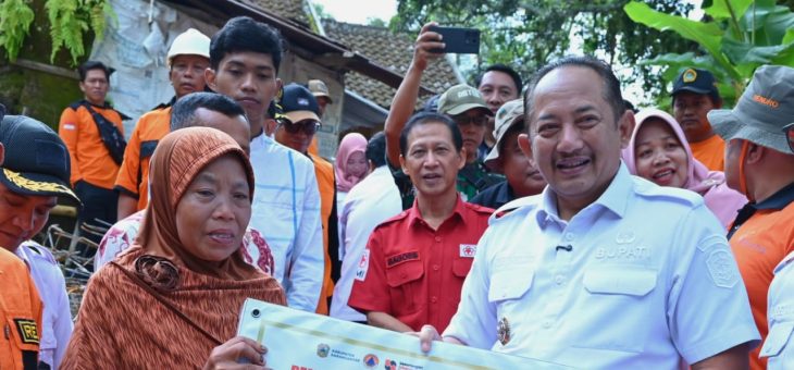 Pemerintah Kabupaten Karanganyar Serahkan Bantuan Bencana Alam untuk Warga Dusun Separe