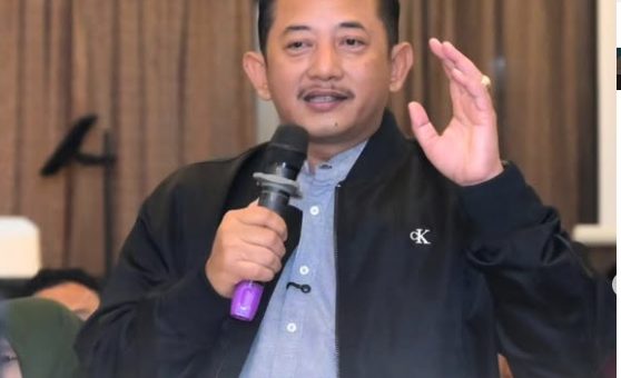 “LAYANI MASYARAKAT DENGAN BAIK” (Ngopi & Diskusi Bupati Bersama Kades Se Kabupaten Karanganyar).