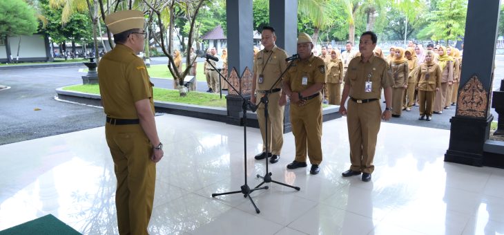 Apel dan Pelepasan Pejabat Alih Tugas, Pemkab Karanganyar Tegaskan Komitmen Profesionalitas ASN