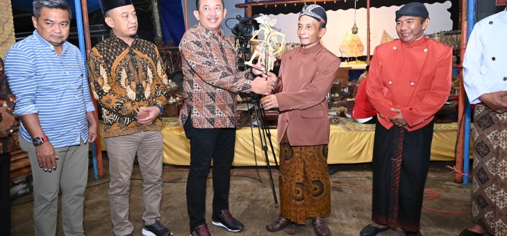 Wayangan Bersih Dusun Gedangan, Bupati Karanganyar Ajak Warga Lestarikan Budaya dan Perkuat Gotong Royong
