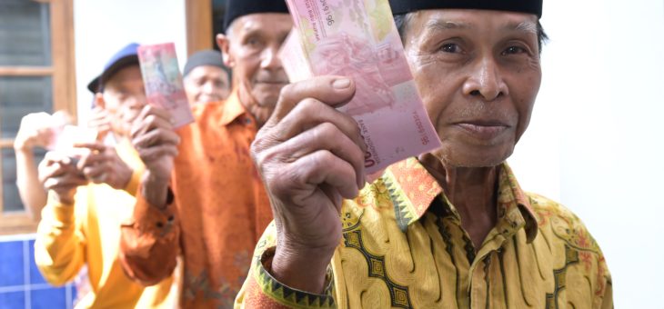 Desa Berjo Salurkan THR Pangan untuk 1.446 KK “Sejahtera Wargane, Gawe Tresno Desane”