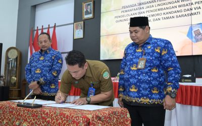 Pemkab Karanganyar Perkuat Sektor Pariwisata, PUD Aneka Usaha dan Perhutani Teken Kerja Sama Pengelolaan Wisata Lawu