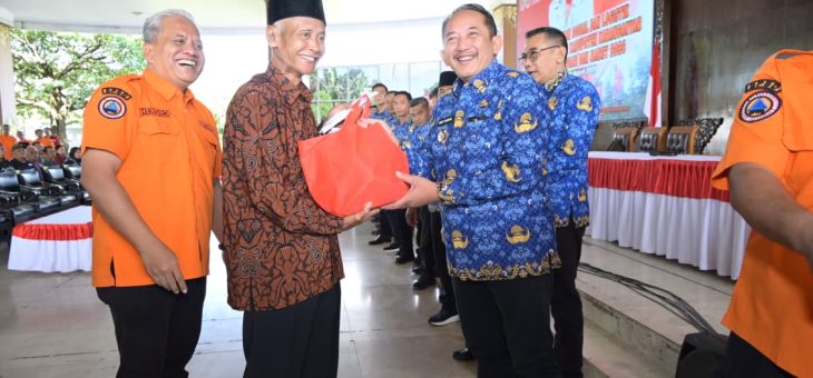 Bupati Karanganyar Salurkan Bantuan Sosial untuk 408 KK Korban Bencana Alam, Wujud Kepedulian dan Respons Cepat Pemerintah Daerah