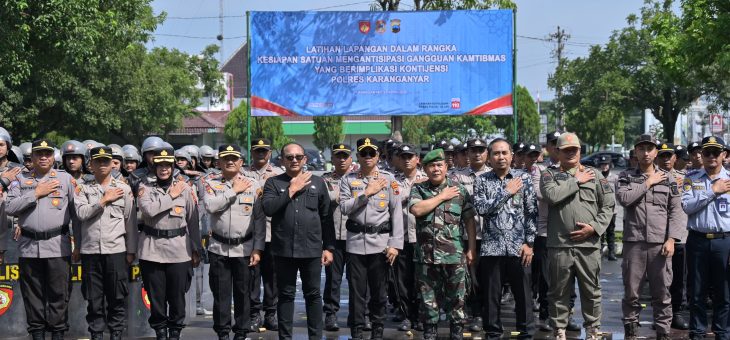 Bupati Karanganyar Pimpin Apel dan Saksikan Latihan Sispam Kota Polres Karanganyar