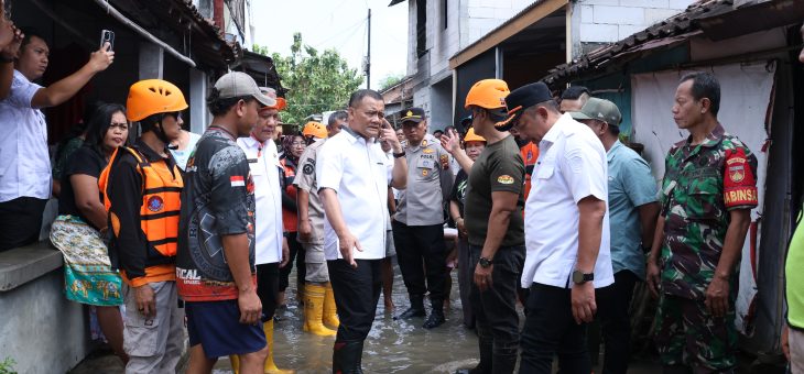 Bupati Karanganyar Dampingi Gubernur Jawa Tengah Tinjau Warga Terdampak Banjir di Dusun Banaran